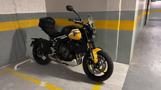 TRIUMPH TRIDENT 660 